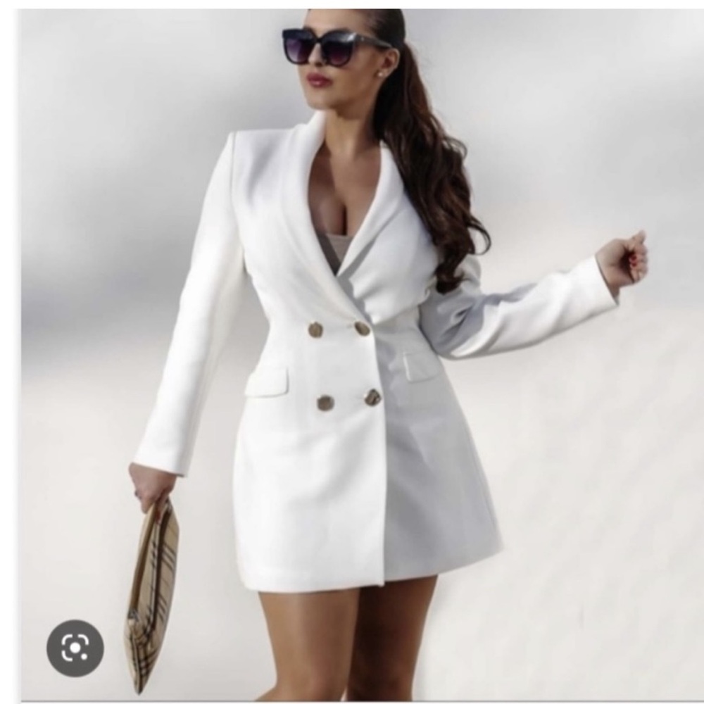 NEW ZARA WHITE BLAZER WITH GOLD BUTTONS, XS
